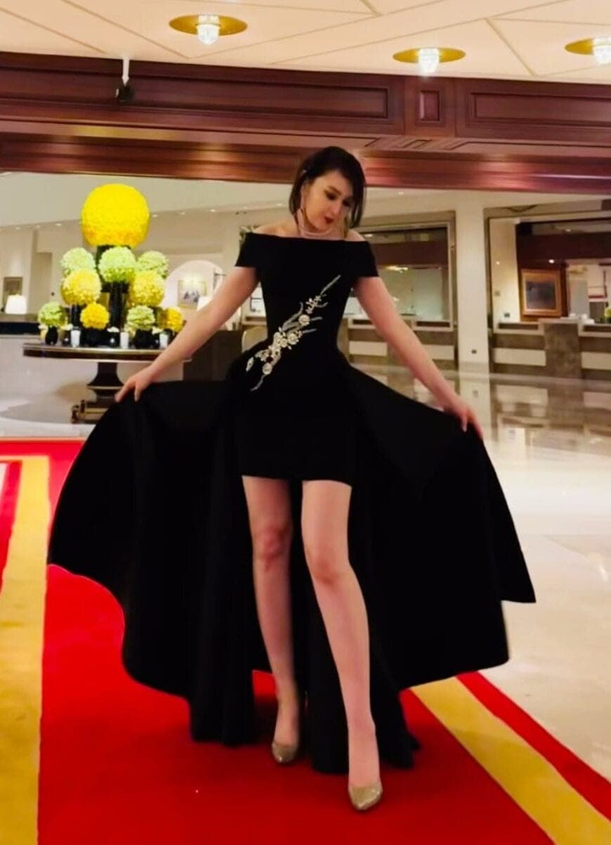 Oko Tilyeukhan in an evening gown at a red carpet event